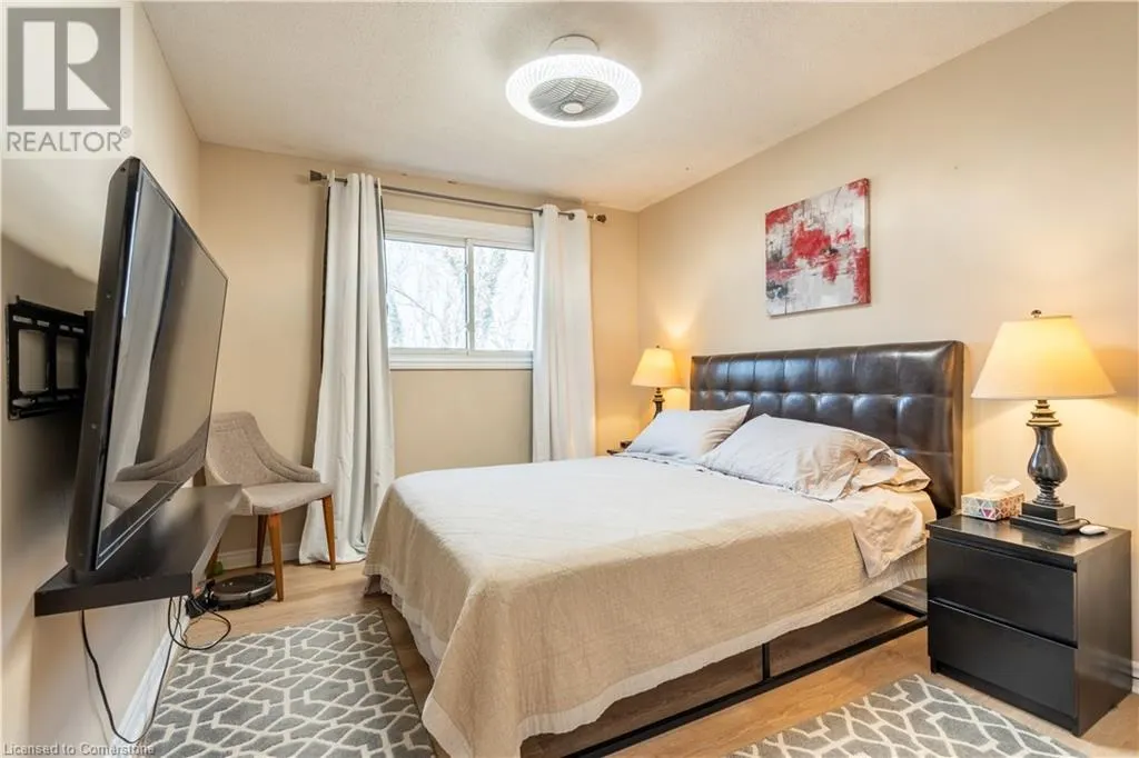 84 SANDRA Crescent