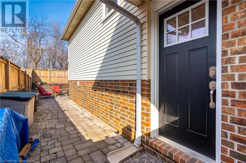 84 SANDRA Crescent