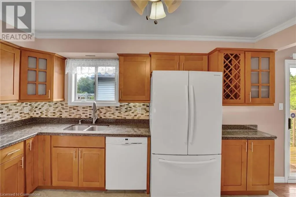 35 APPLEWOOD Drive