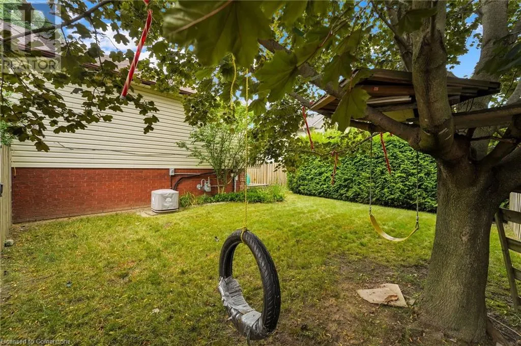 35 APPLEWOOD Drive