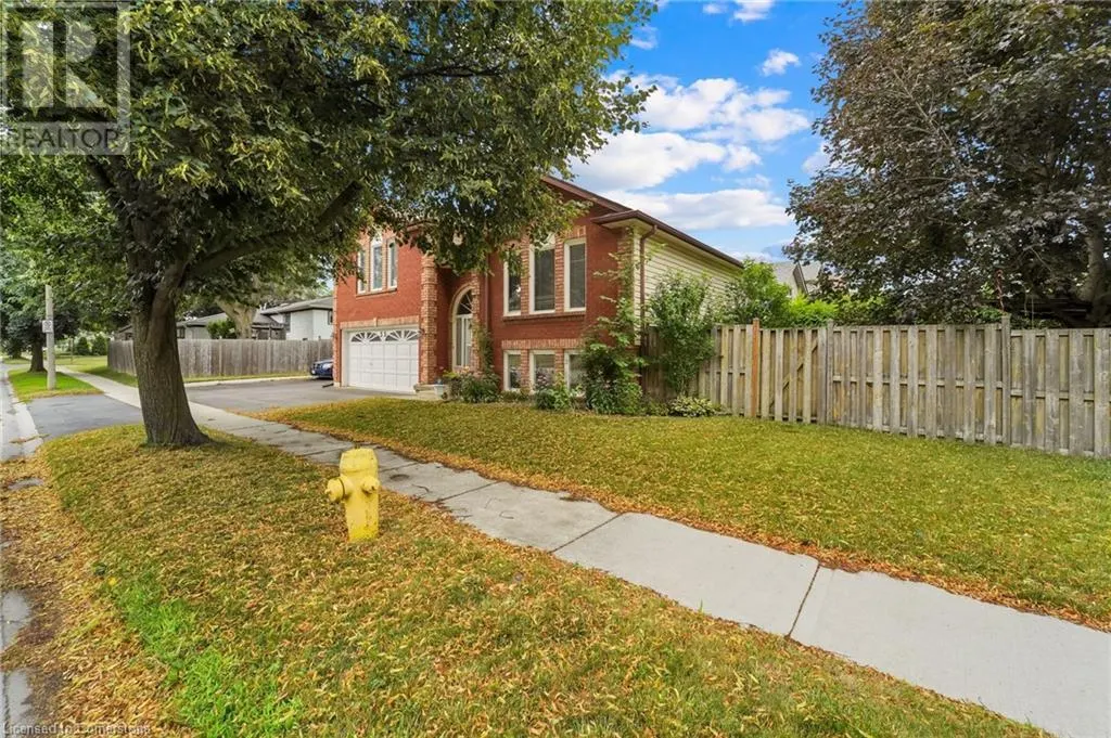 35 APPLEWOOD Drive