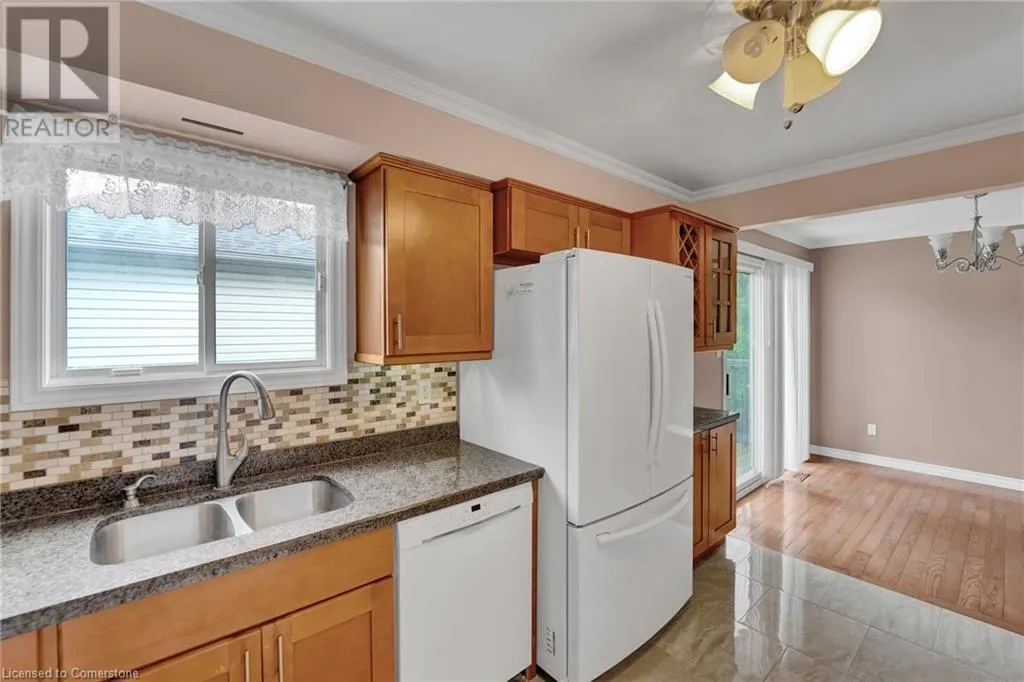35 APPLEWOOD Drive