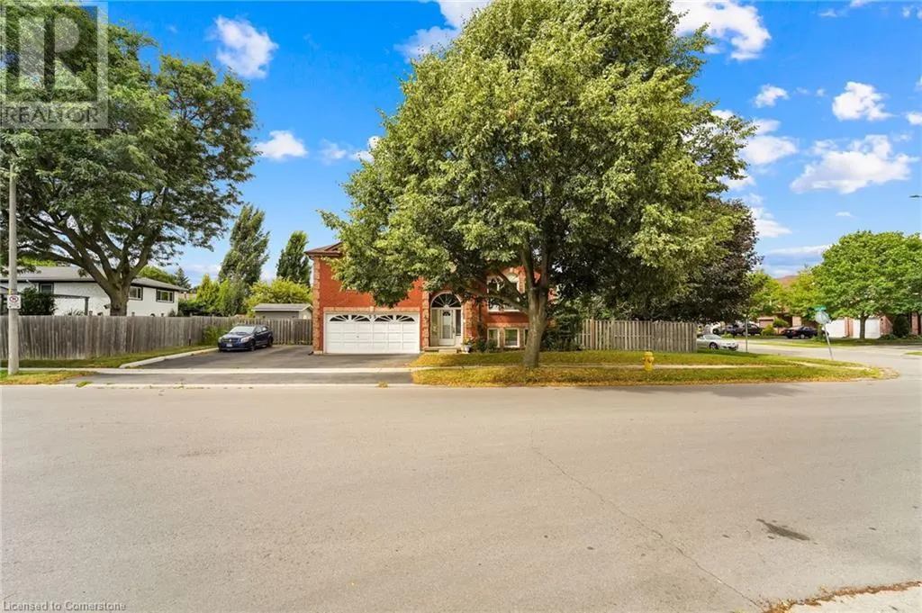 35 APPLEWOOD Drive