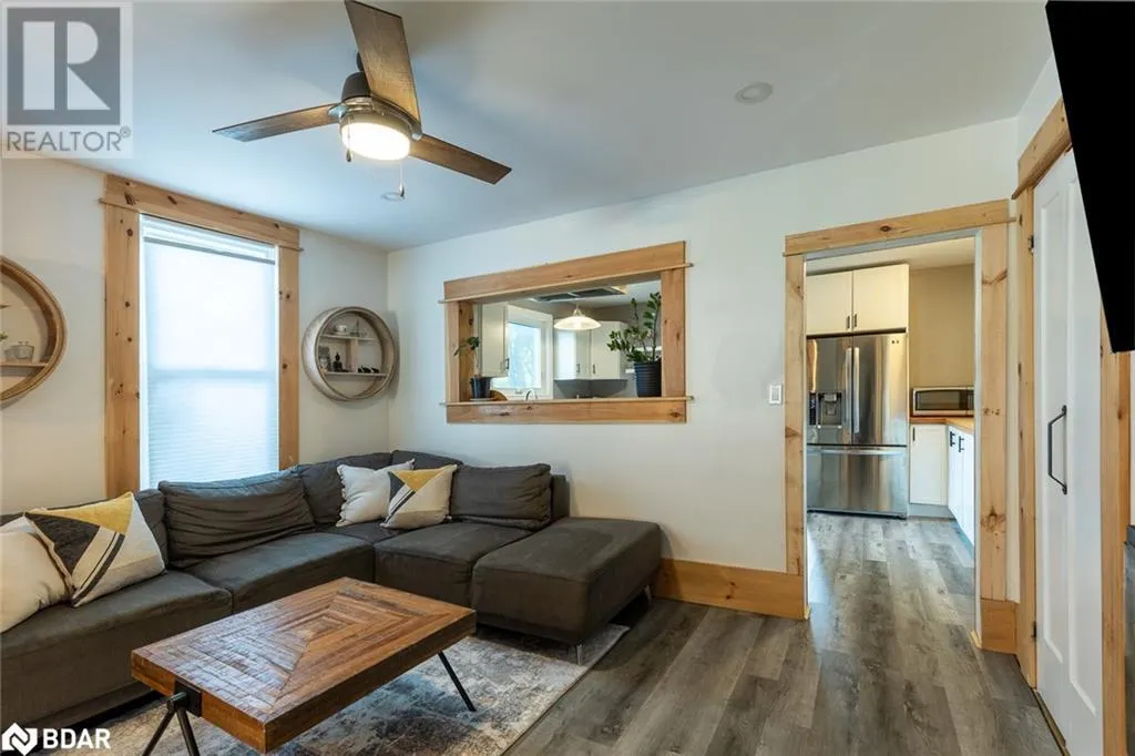 109 BORLAND Street E