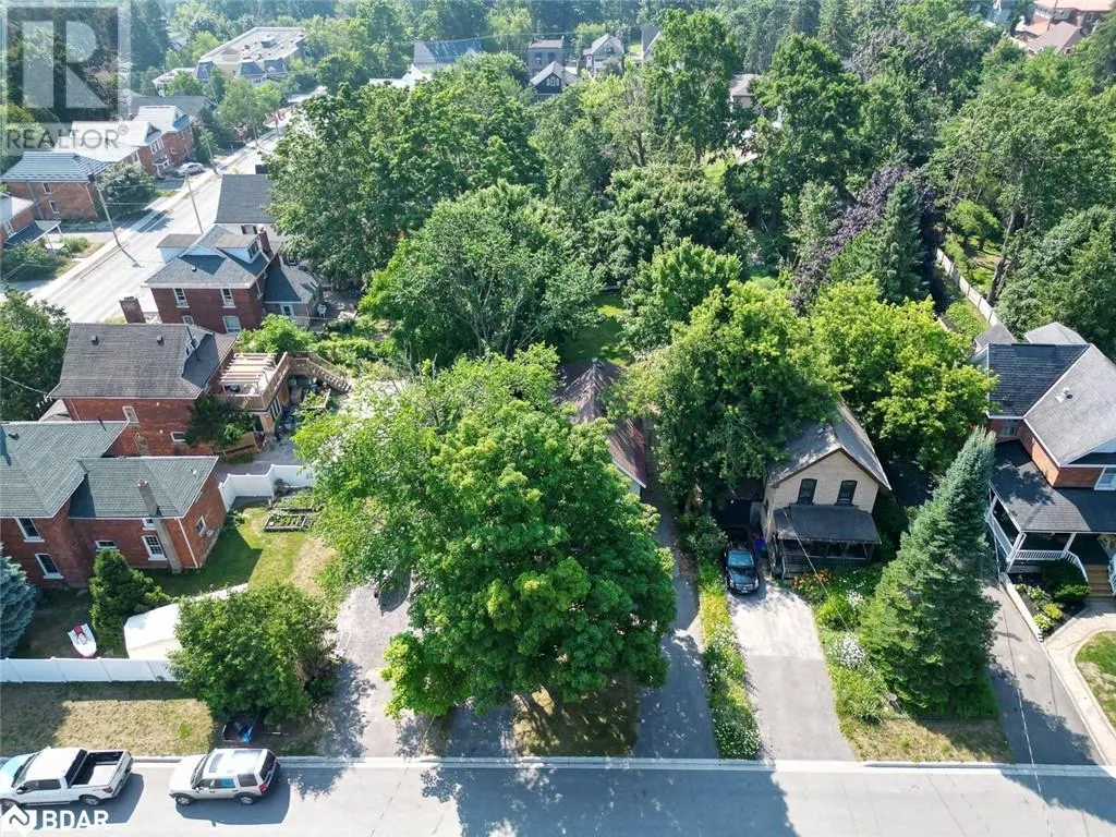 109 BORLAND Street E