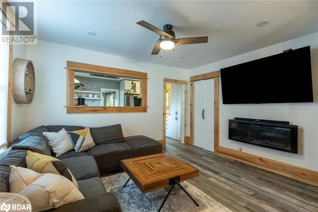 109 BORLAND Street E