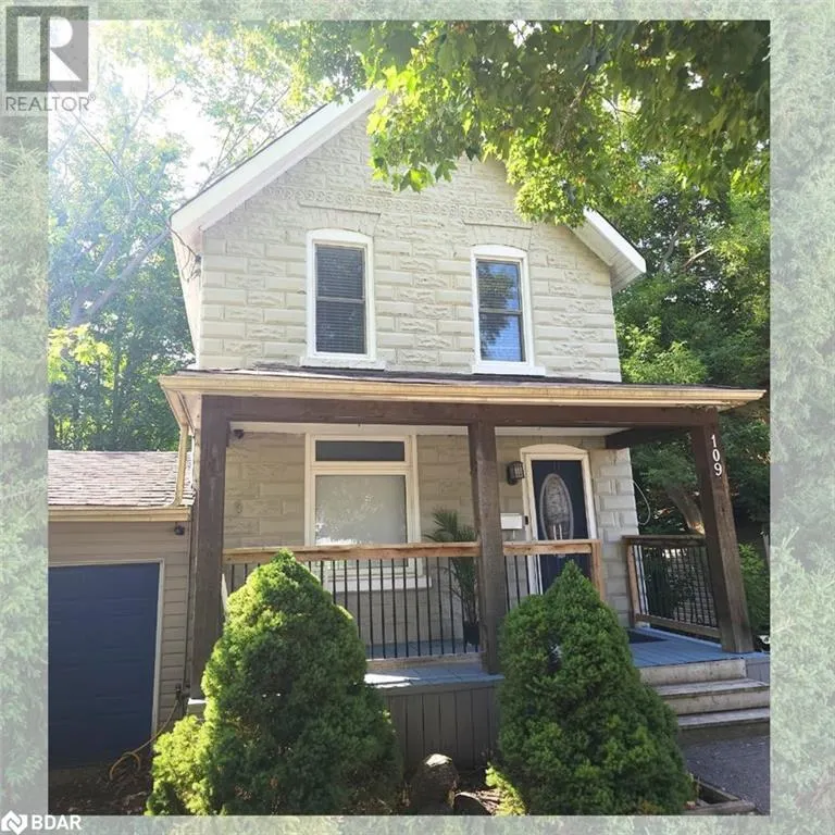 109 BORLAND Street E