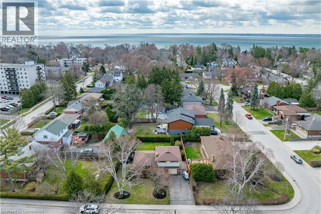 363 EAST SIDE Crescent