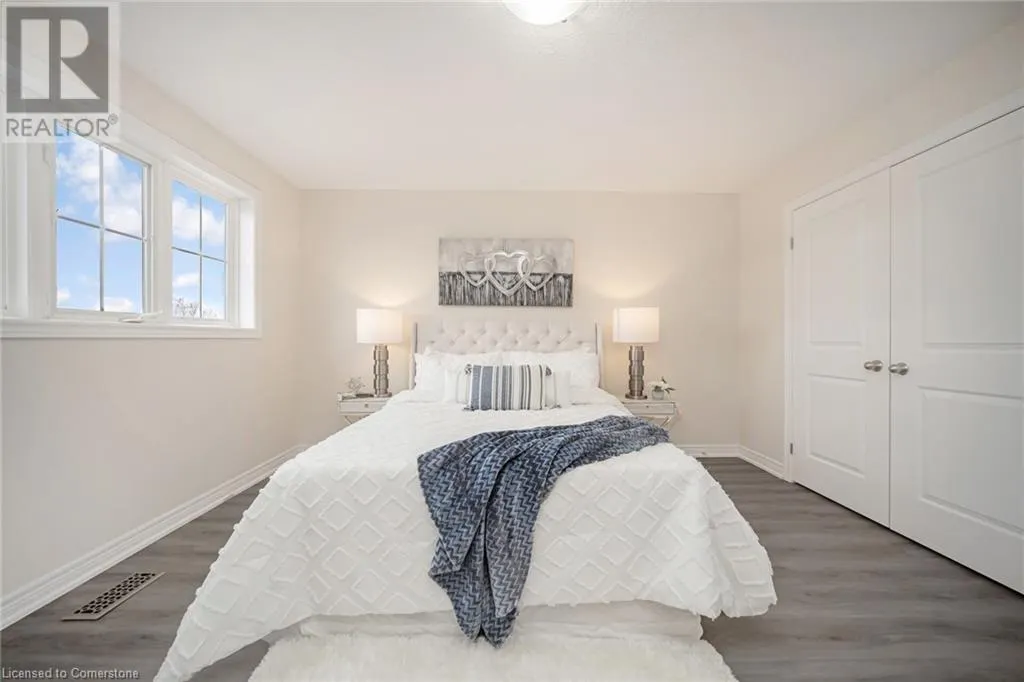 57 REDCEDAR Crescent