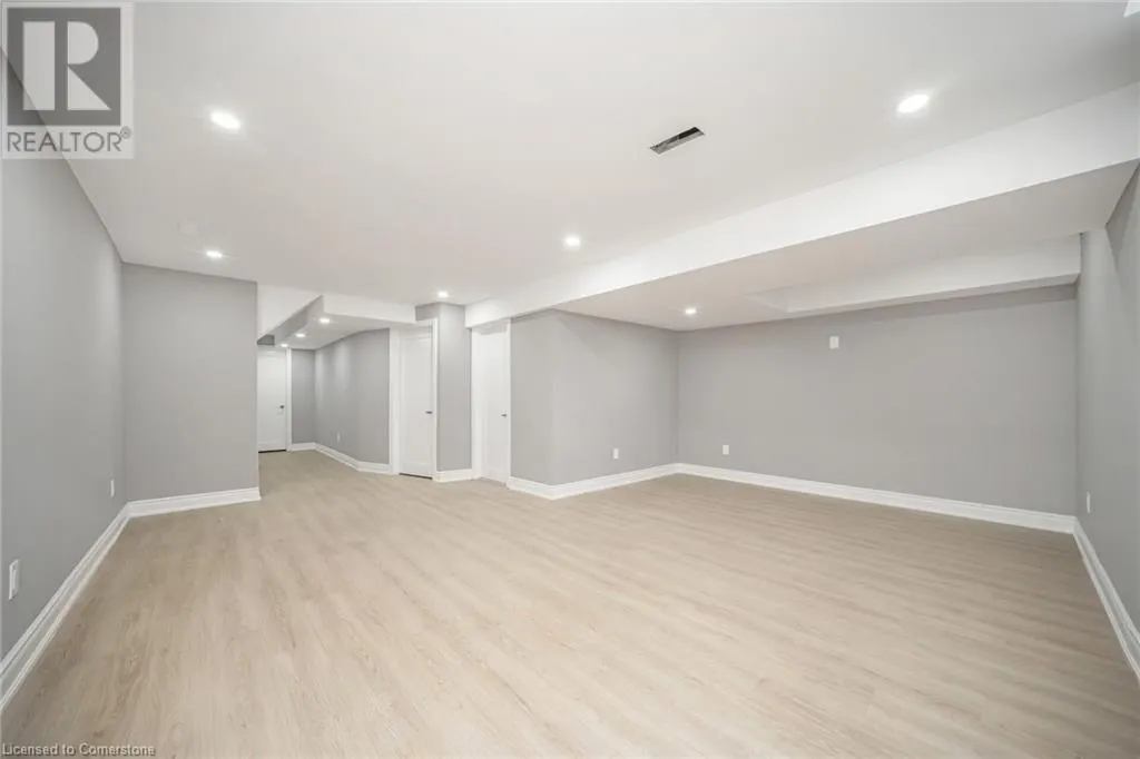 57 REDCEDAR Crescent