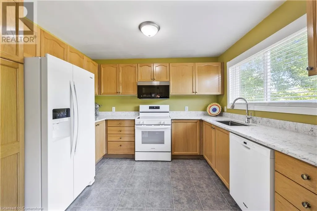 402 RAMBLEWOOD Drive