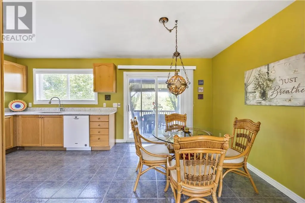 402 RAMBLEWOOD Drive