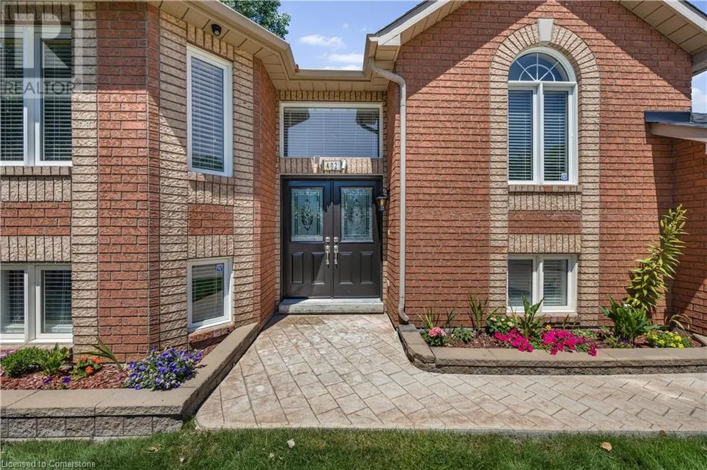 402 RAMBLEWOOD Drive