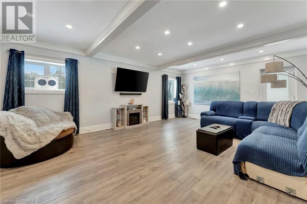 26 EVERGREEN HILL Road