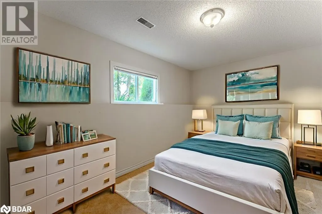 4 MAPLETON Avenue
