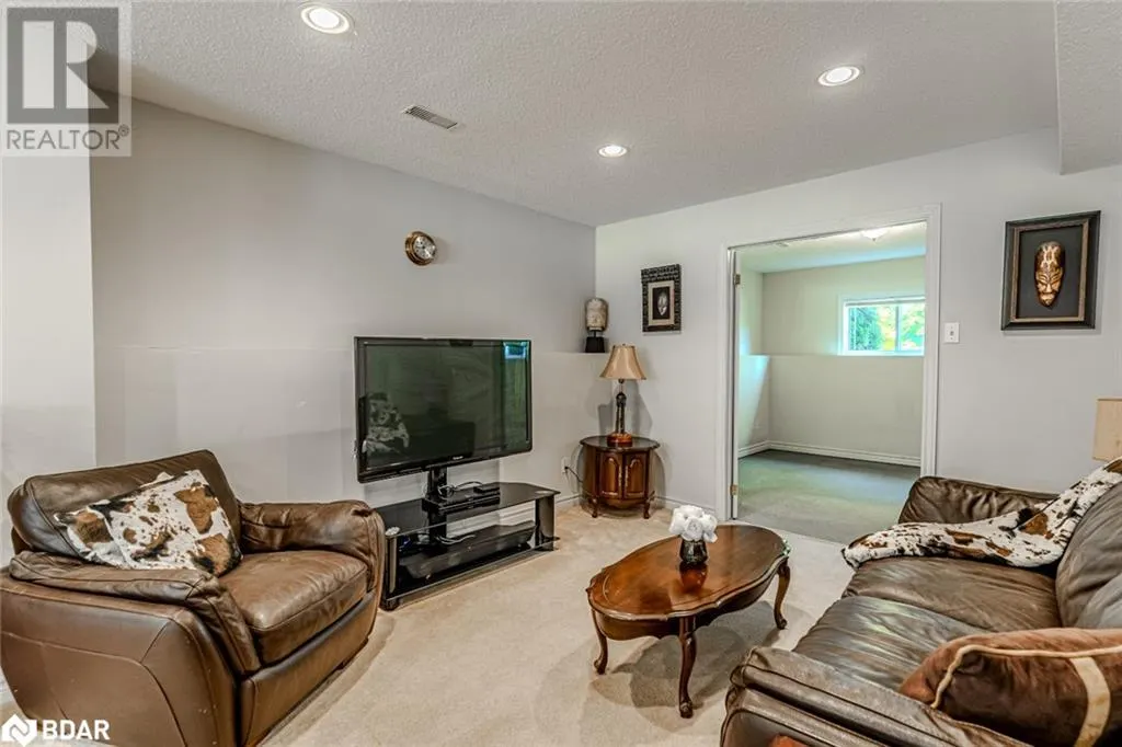 4 MAPLETON Avenue