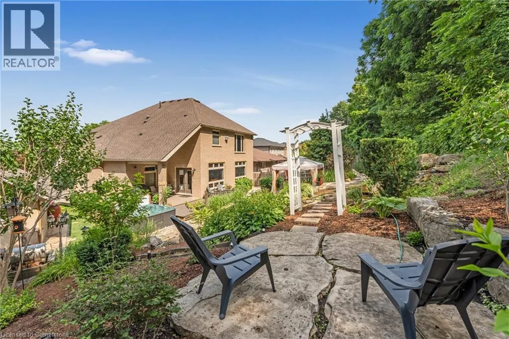 22 SHADELAND Crescent