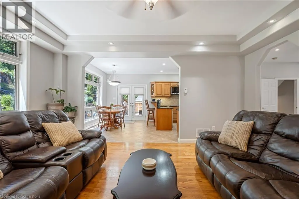 22 SHADELAND Crescent