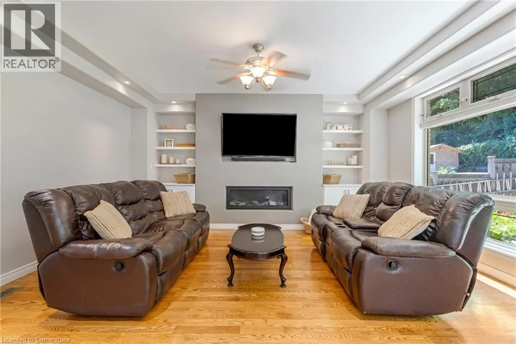 22 SHADELAND Crescent