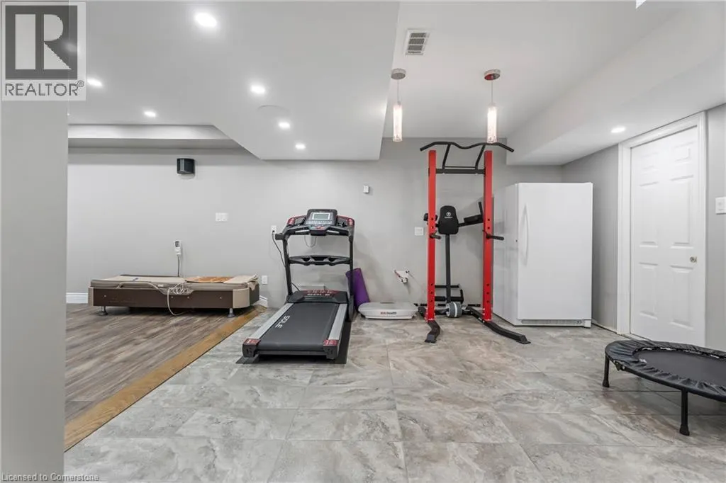 22 SHADELAND Crescent