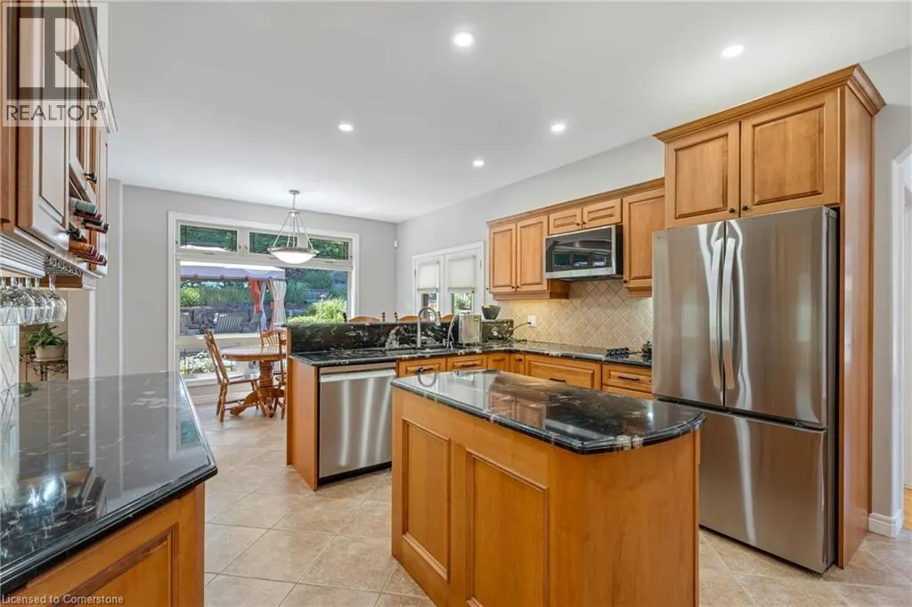 22 SHADELAND Crescent
