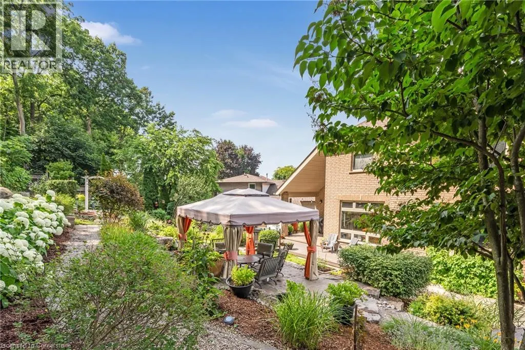 22 SHADELAND Crescent