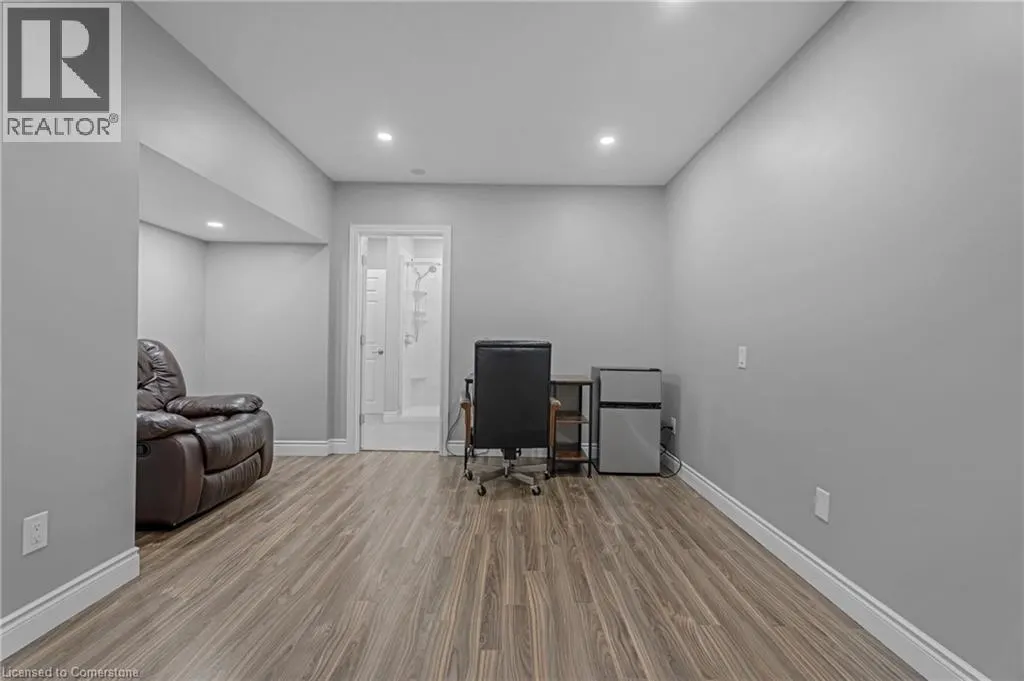 22 SHADELAND Crescent