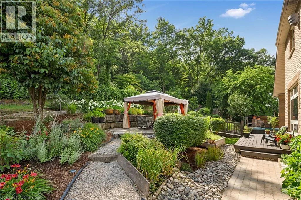 22 SHADELAND Crescent