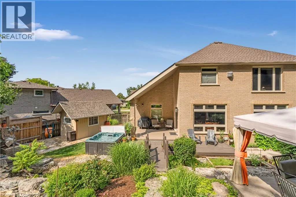 22 SHADELAND Crescent
