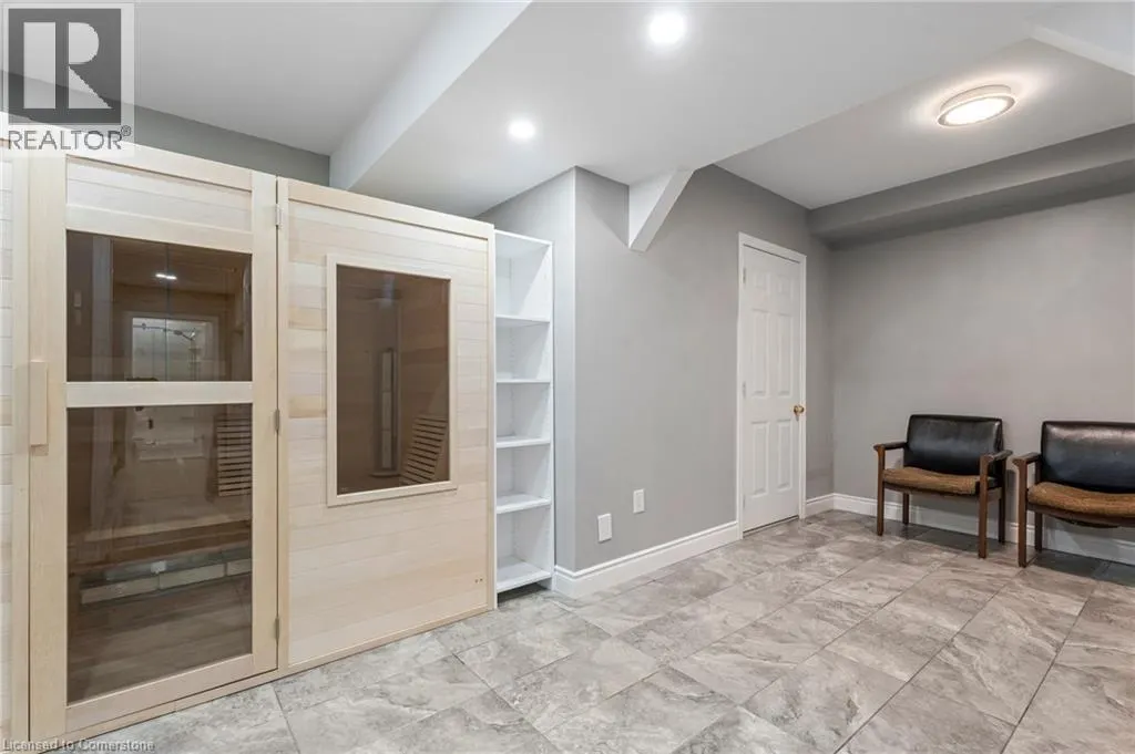 22 SHADELAND Crescent