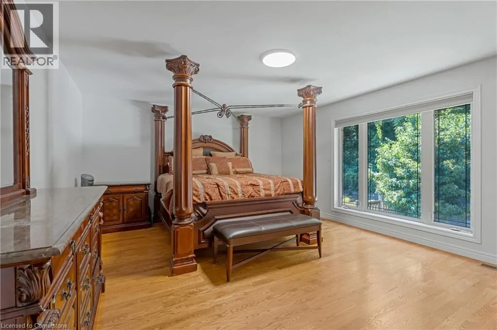 22 SHADELAND Crescent