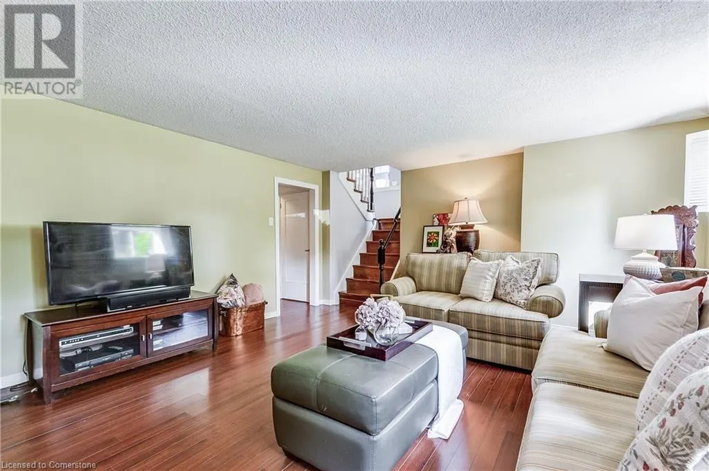 5203 BROUGHTON Crescent