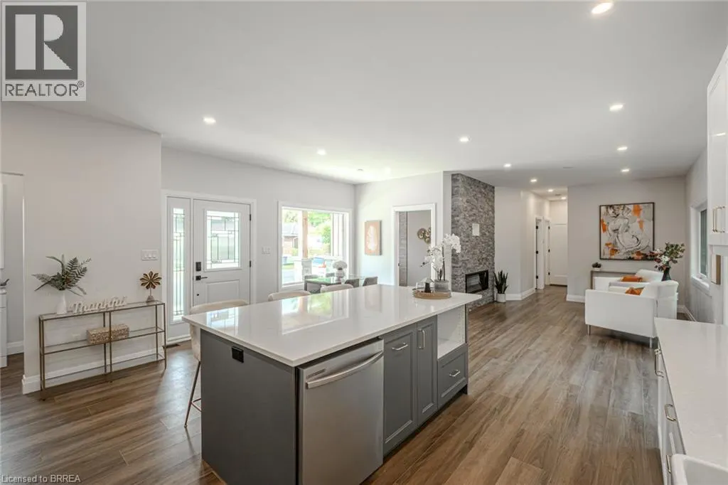 51 BROWN Street W