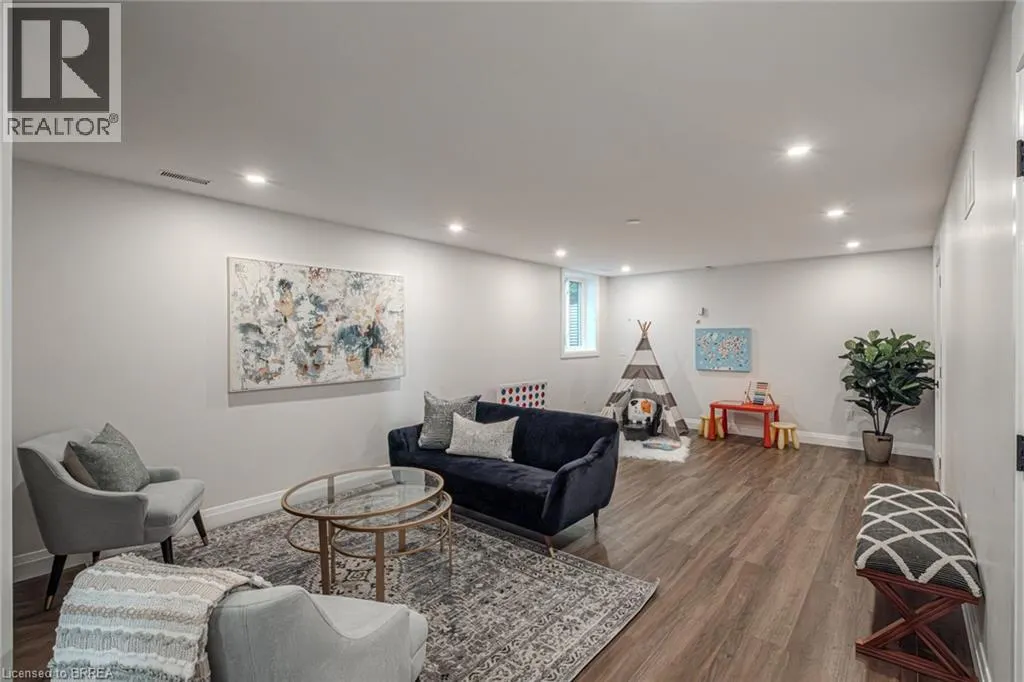 51 BROWN Street W