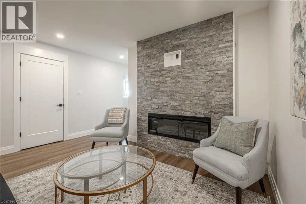 51 BROWN Street W