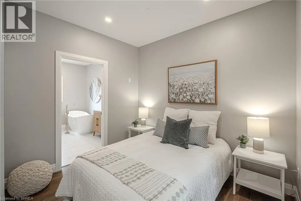 51 BROWN Street W