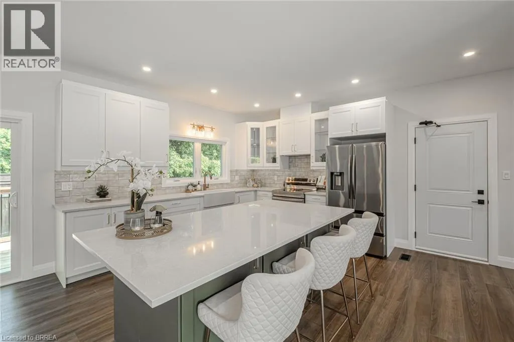 51 BROWN Street W