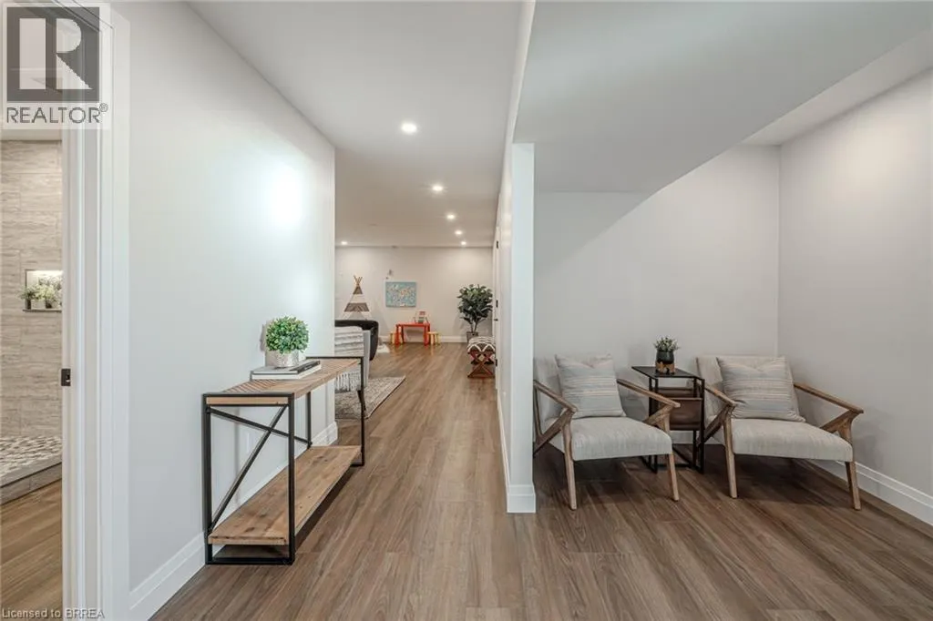 51 BROWN Street W