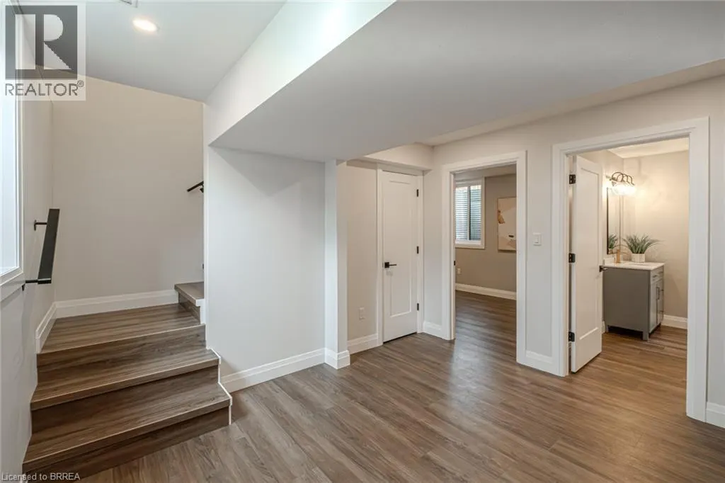 51 BROWN Street W