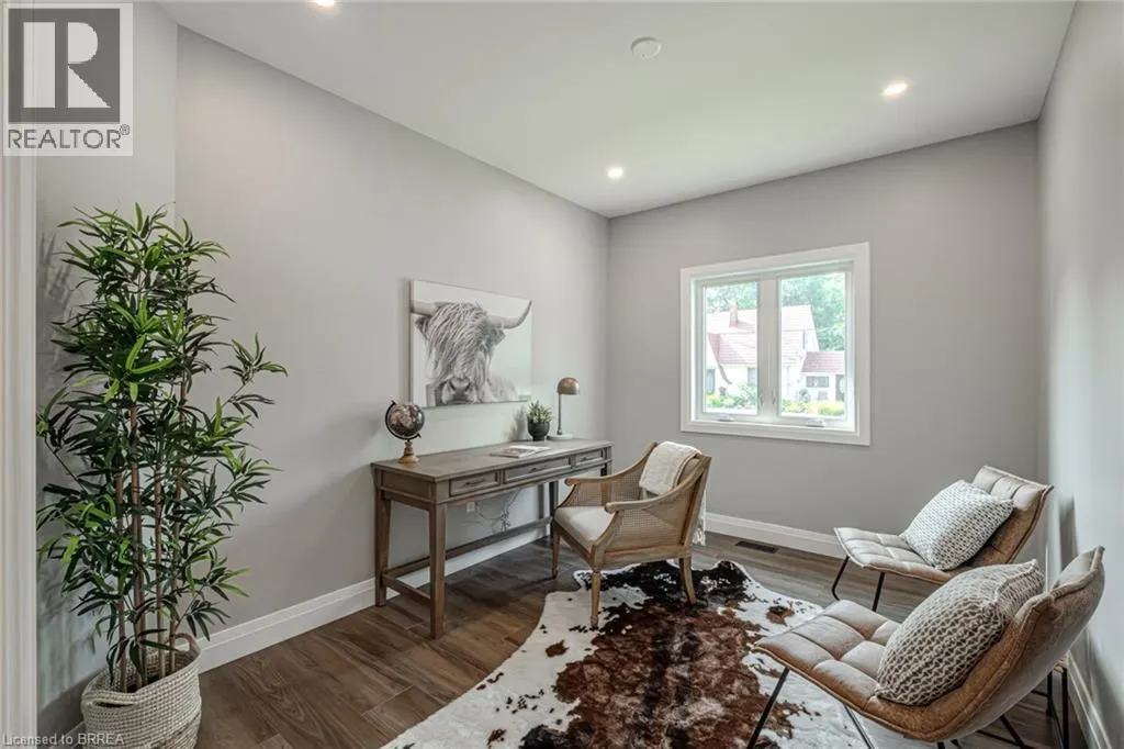51 BROWN Street W