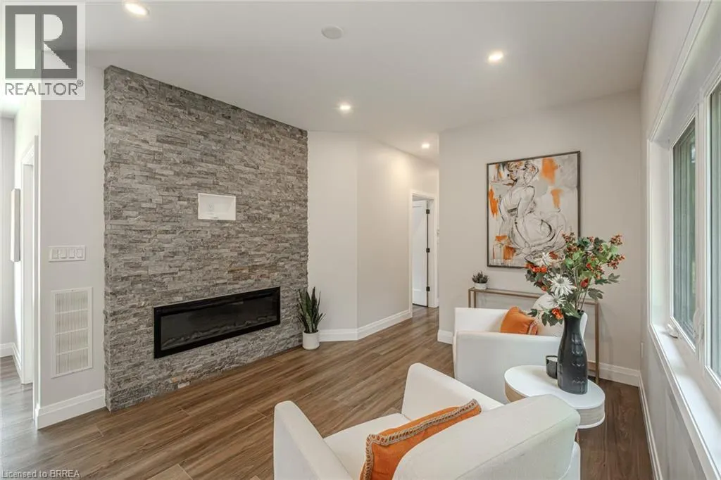 51 BROWN Street W