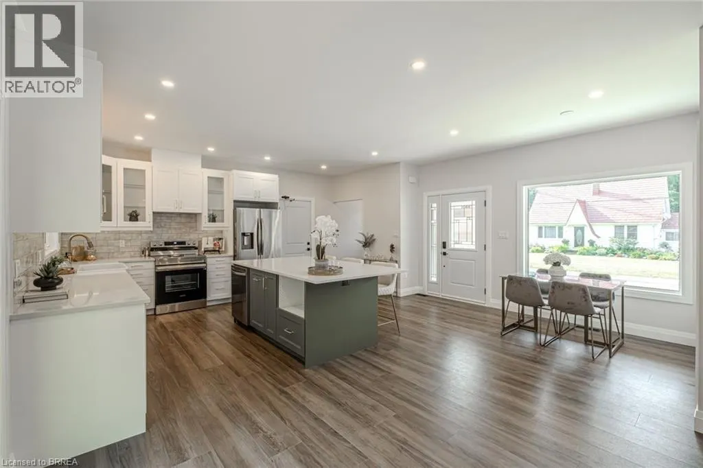 51 BROWN Street W