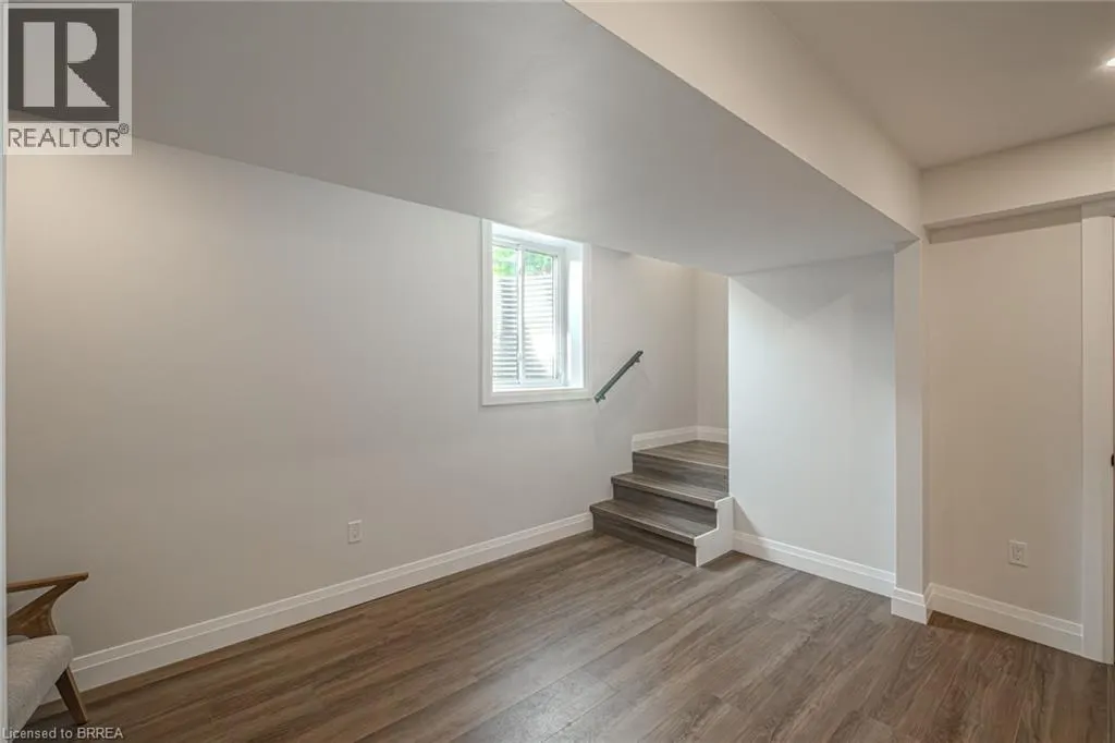 51 BROWN Street W