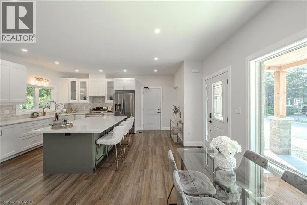 51 BROWN Street W
