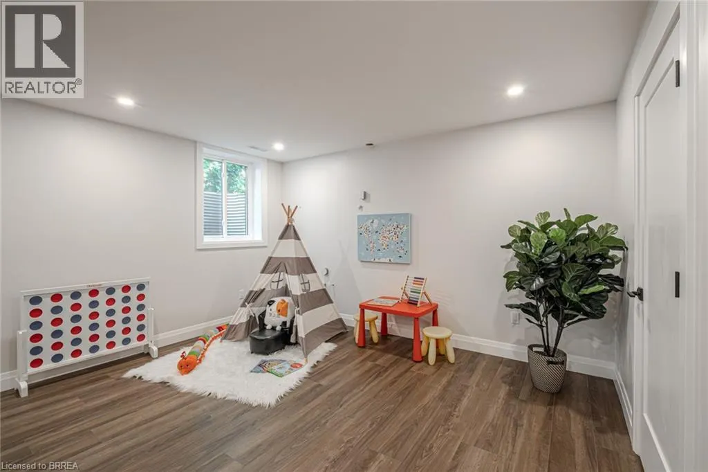 51 BROWN Street W