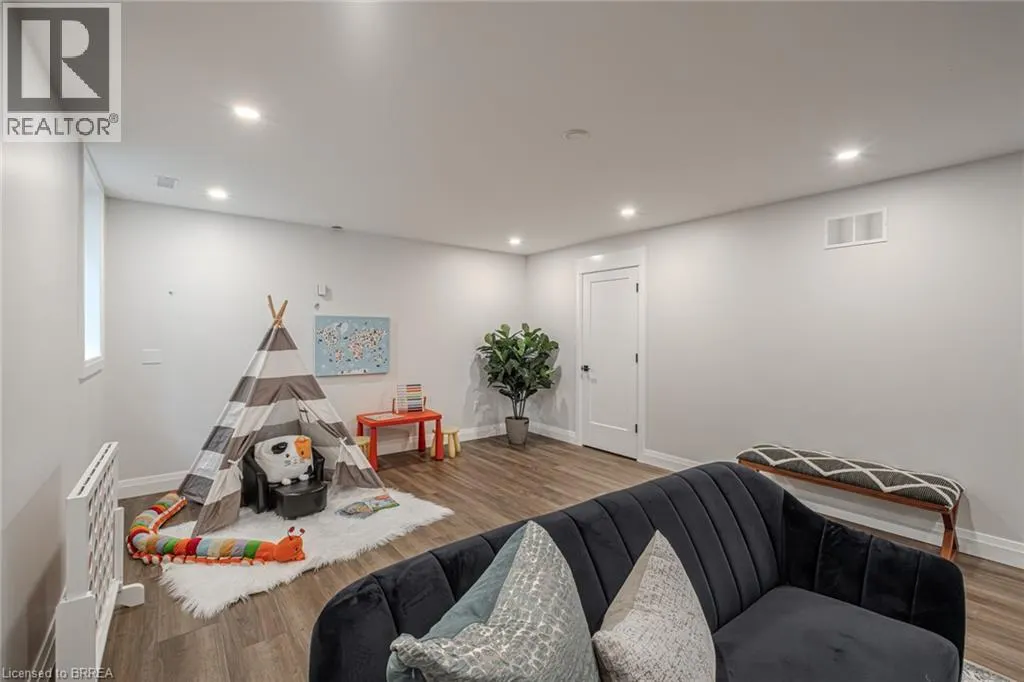 51 BROWN Street W