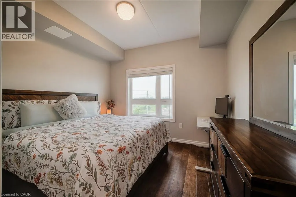 35 KINGSBURY Square Unit# 327, #327