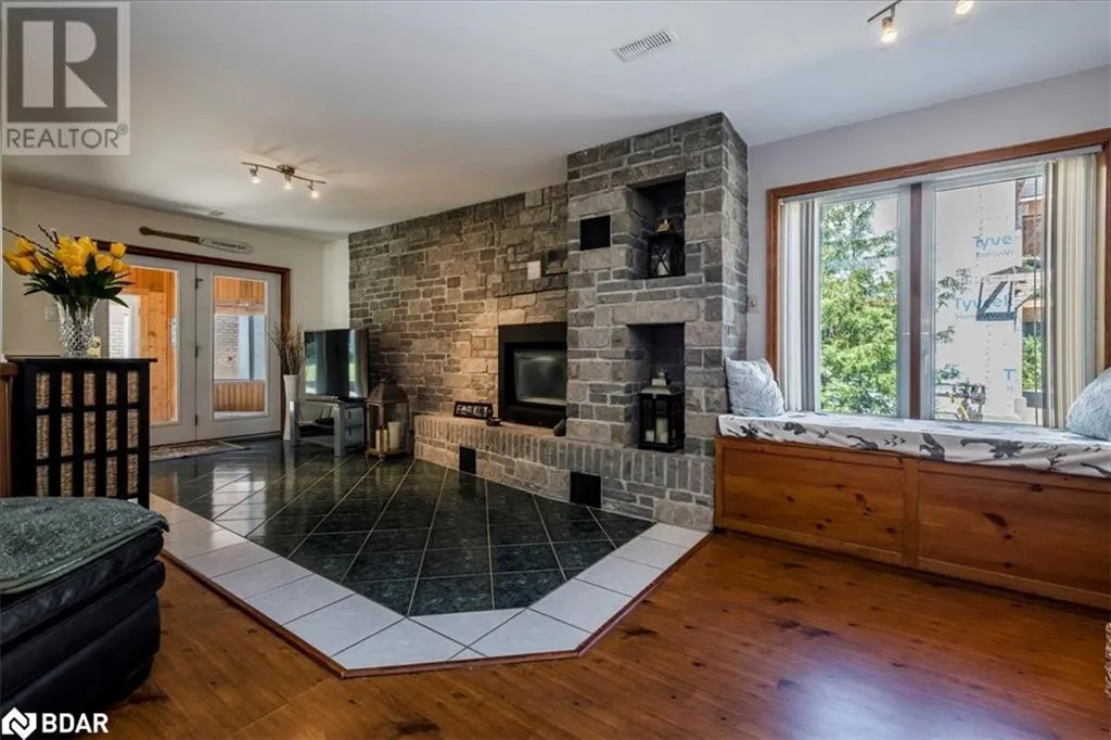 1512 CHAMPLAIN Road