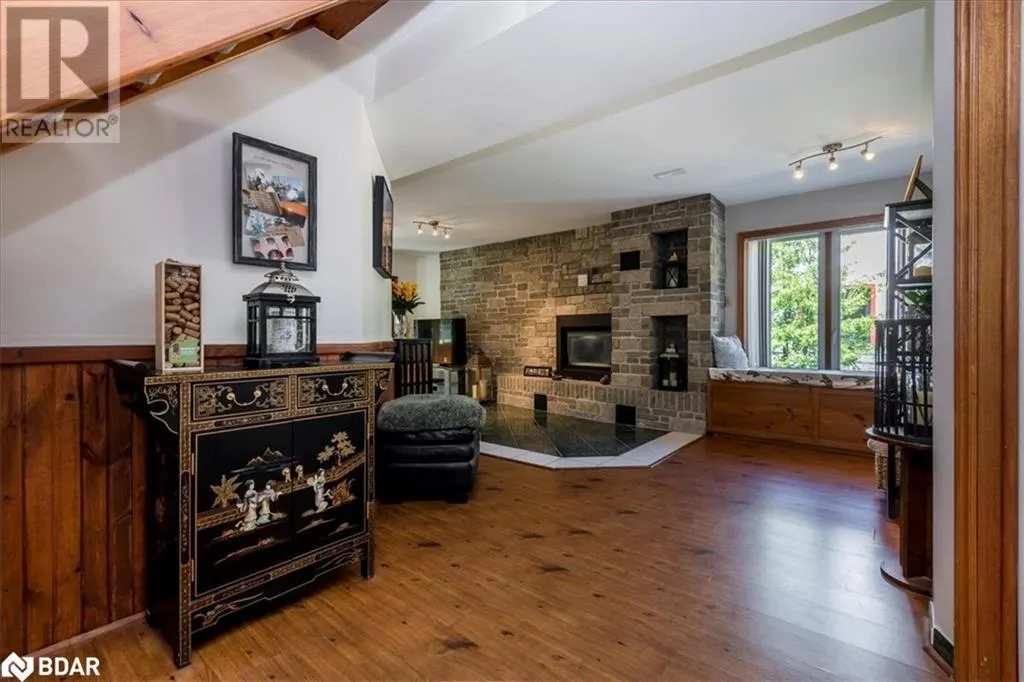 1512 CHAMPLAIN Road