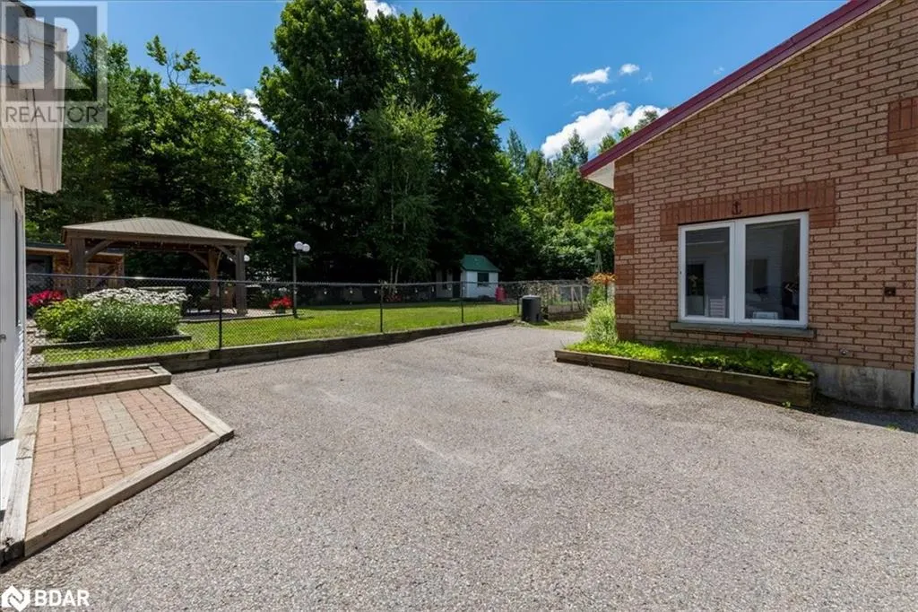 1512 CHAMPLAIN Road